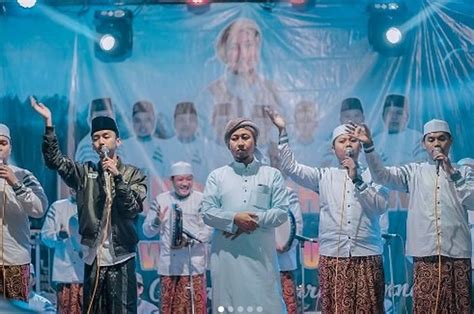 Lirik Khoirul Bariyah: Arab, Latin, dan Artinya: Versi Syubbanul ...