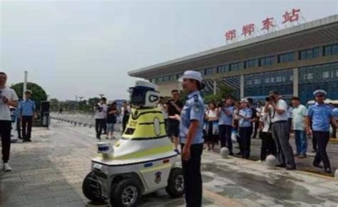 Robot traffic police put on duty in China - Punch Newspapers