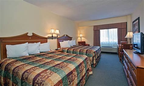 Country Inn & Suites Williamsburg East - Gatlinburg Vacation Packages