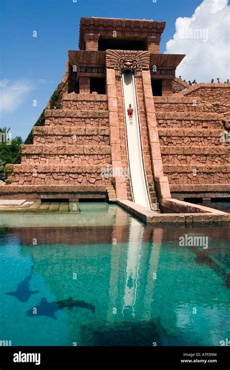 Leap of Faith water slide, Atlantis Resort, Paradise Island, Bahamas ...