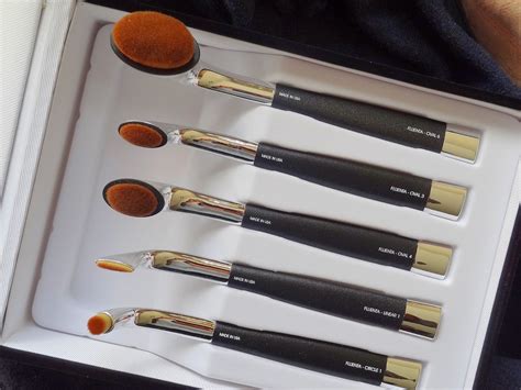 Makeup, Beauty and More: Artis Fluenta 5 Brush Set