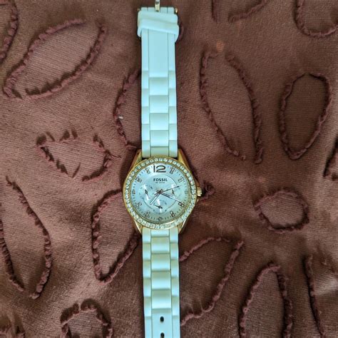 Fossil watch, silicon band. Needs new batteries - Depop