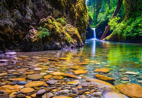 Punchbowl Falls, USA