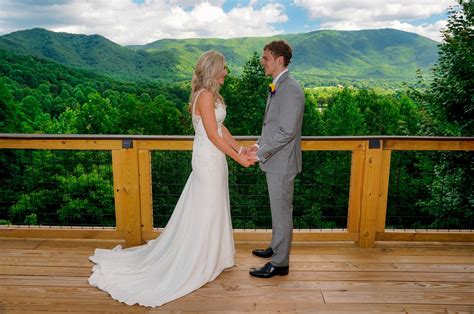 Gatlinburg Cabin Weddings - Elope to Gatlinburg