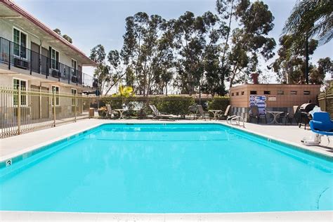 Super 8 by Wyndham Redlands/San Bernardino Pool: Pictures & Reviews ...