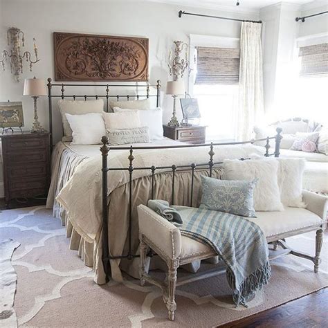 Vintage Farmhouse Bedroom Decor - The Perfect Way To Get Cozy