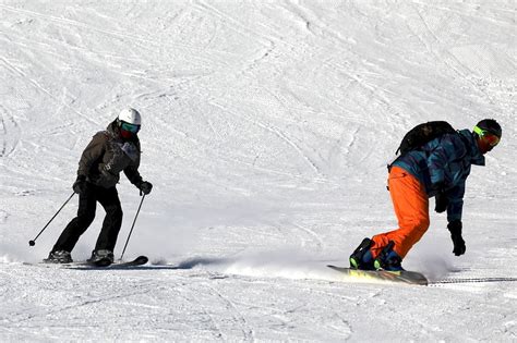 Skiing vs Snowboarding: Which Is Better for You?