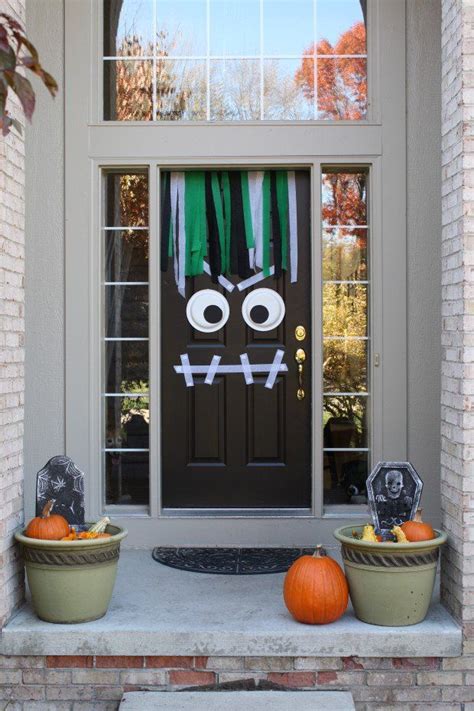 7 Halloween Front Door DIYs That Are Sure to Get Noticed by Trick-or-Treaters | Halloween door ...