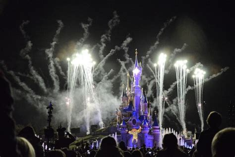 Disneyland Paris Fireworks by Alias 0591 via Flickr - Holiday Discount ...