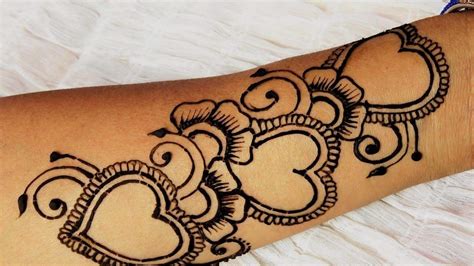 35 Simple Henna Tattoo Designs to Show Off in Warm Weather