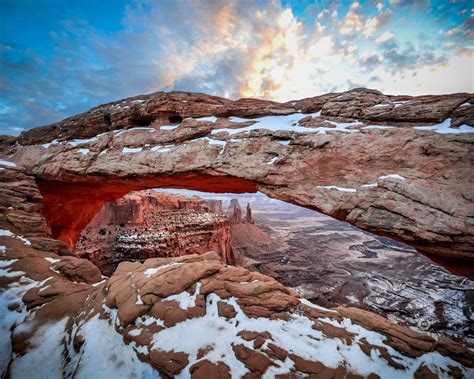 Mesa arch sunrise was magical regardless of the photographers' crowding the place [2000X1600 ...