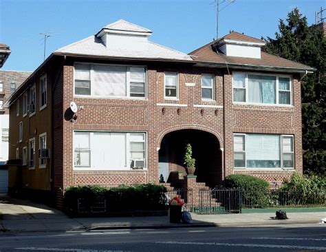 Wandering New York, Houses in Sheepshead Bay, Brooklyn.