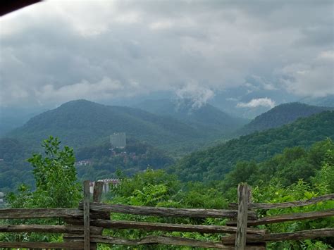 East Tennessee Mountains Overlooking Gatlinburg | Smokey mountains ...