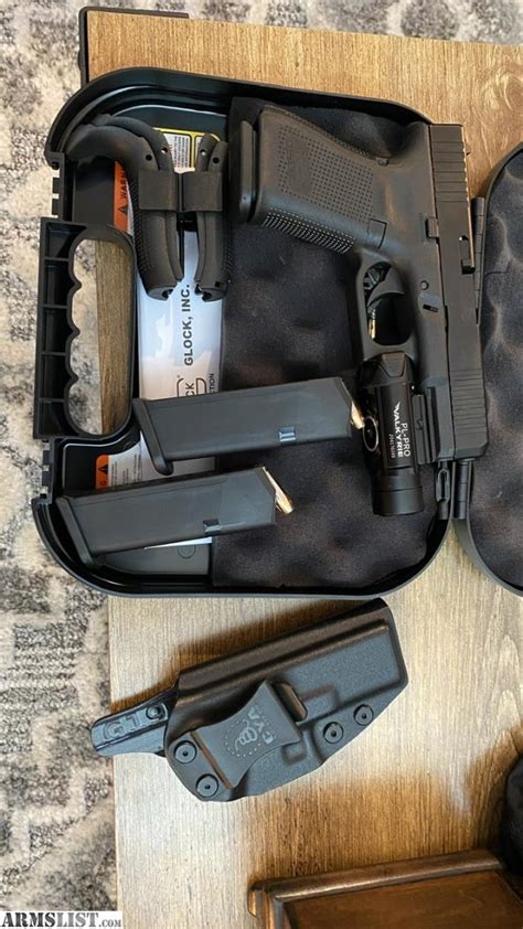 ARMSLIST - For Sale: Glock 19 Gen 5 + Holster