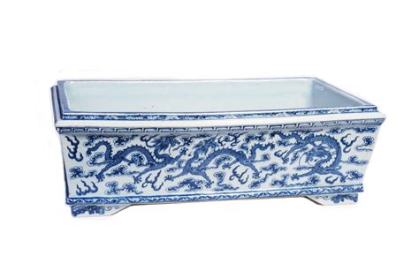 Lot - A large blue and white porcelain rectangular planter painted with ...