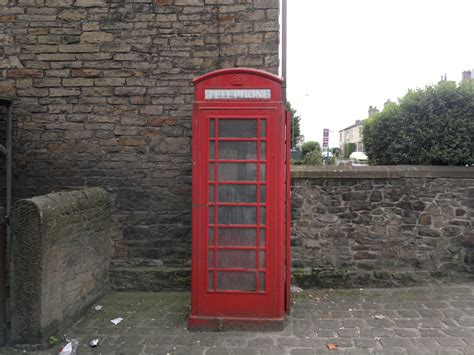 Red Phone Box, New Mills | Everyone seems to have one of the… | Flickr