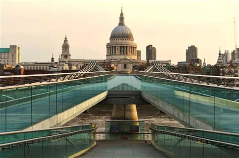 Wobbly Bridge London: Millennium - e-architect