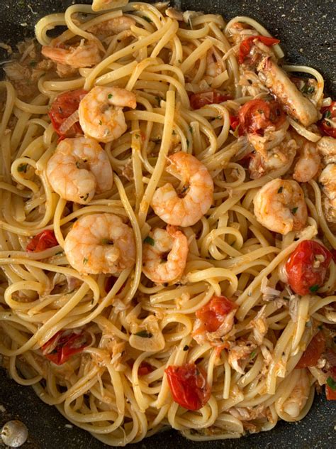 Prawn and Crab Linguine - Spicy and Fresh - Chilli & Life