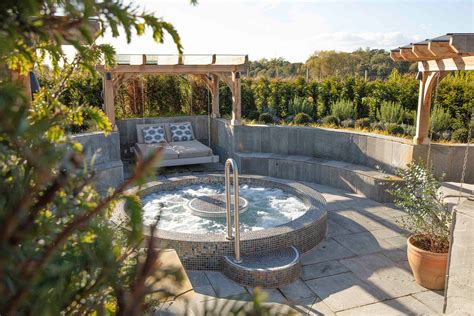 The Manor House Spa: The UK's First Swim Up Bar