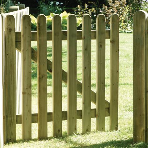 Picket Wooden Gates | Timber Garden Gates | Round, Pointed Top | FSC Certified