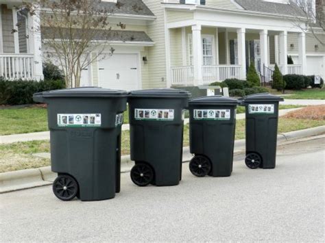 Toter 79232-R2968 32 Gallon Greenstone Trash Can with Wheels and Attached Lid | The Clean Backyard