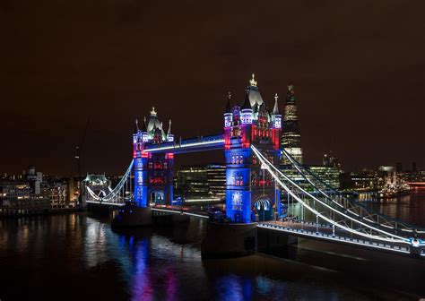 London’s Tower Bridge gets LED makeover for Queen's Jubilee and 2012 ...