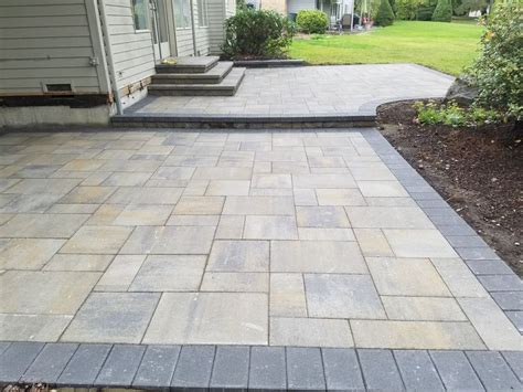 Belgard Lafitt Grana Paver Patio in Victorian with 6x9 Border in ...