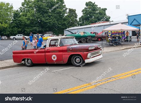 79 Two Tone Pickup Truck Images, Stock Photos & Vectors | Shutterstock