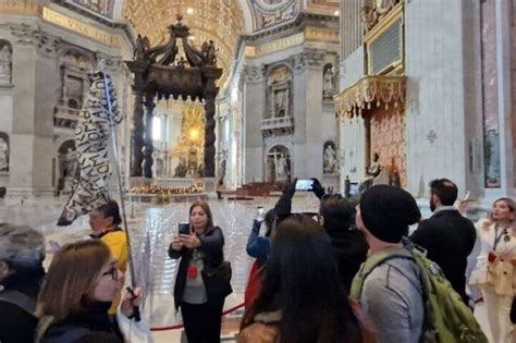 Guided Tour of St. Peter's Basilica and Papal Tombs