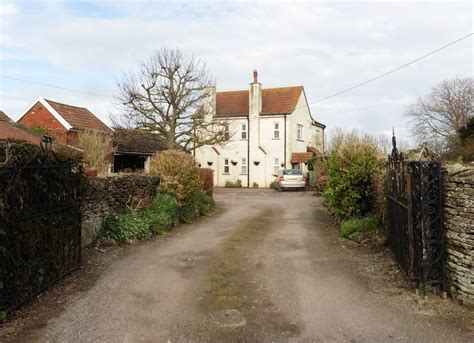 Walnut Tree Farm © Roger Cornfoot cc-by-sa/2.0 :: Geograph Britain and Ireland