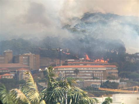 Huge Table Mountain Fire Edging Towards UCT - SAPeople - Worldwide South African News