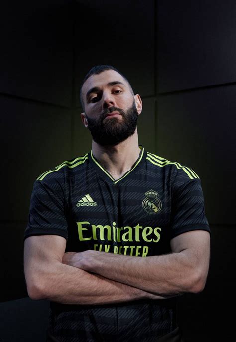 Karim Benzema debuts Real Madrid third kits 2022/23 | Esquire Middle ...