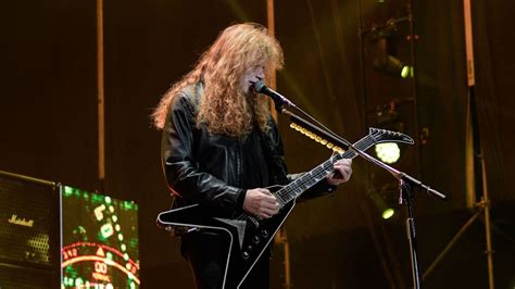 Dave Mustaine thinks everyone has been using the whammy bar wrong ...