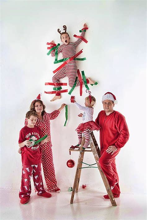 15 Hilarious Holiday Family Photo Ideas You Should Steal | Funny family christmas pictures ...