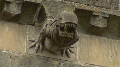 'Alien' gargoyle on ancient Paisley Abbey - BBC News