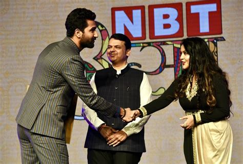 Vicky Kaushal, Shri Devendra Fadnavis and Amruta Fadnavis at the stage ...