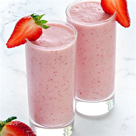 Strawberry Smoothie - 4 Ingredients, Easy, Healthy - Cubes N Juliennes