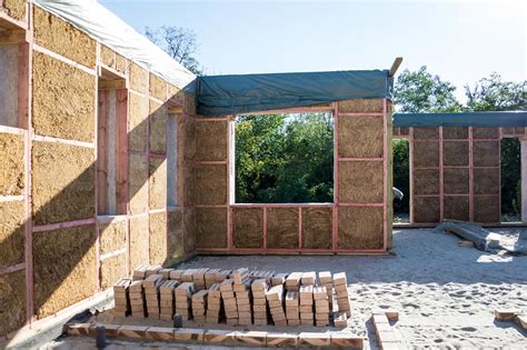 What Natural Materials Can Be Used As Insulation? [10 Good Options ...