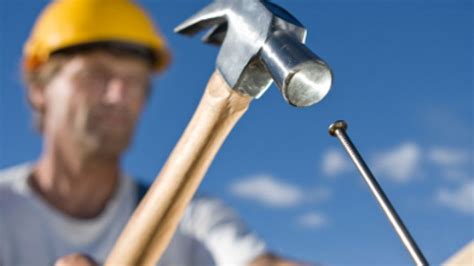 Steps to Buying and Using a Hammer Properly - 3Steps