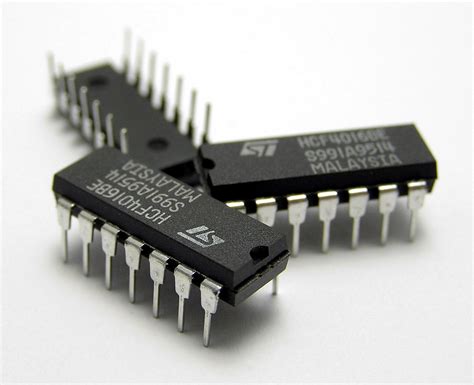 File:Three IC circuit chips.JPG - Wikipedia