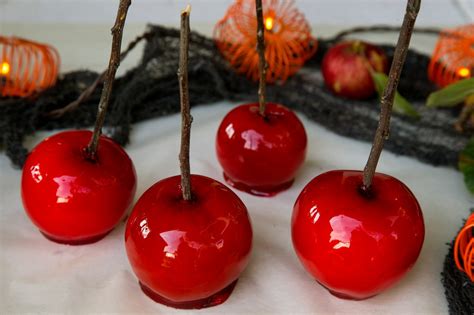 This Halloween, make your own caramel and candy apples – Twin Cities