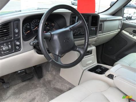 Light Gray/Neutral Interior 2001 Chevrolet Suburban 1500 LT Photo #52109159 | GTCarLot.com