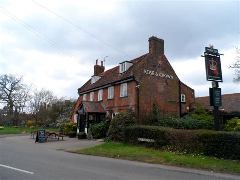 The Rose and Crown pub, Tewin © Bikeboy cc-by-sa/2.0 :: Geograph Britain and Ireland