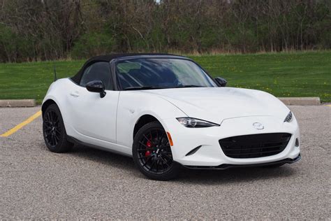 The Mazda MX-5 Miata is as joyful to drive as ever - CNET