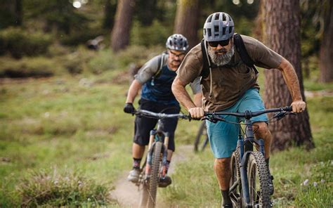 16 Best Mountain Biking Apparel & Clothing Brands (2022)