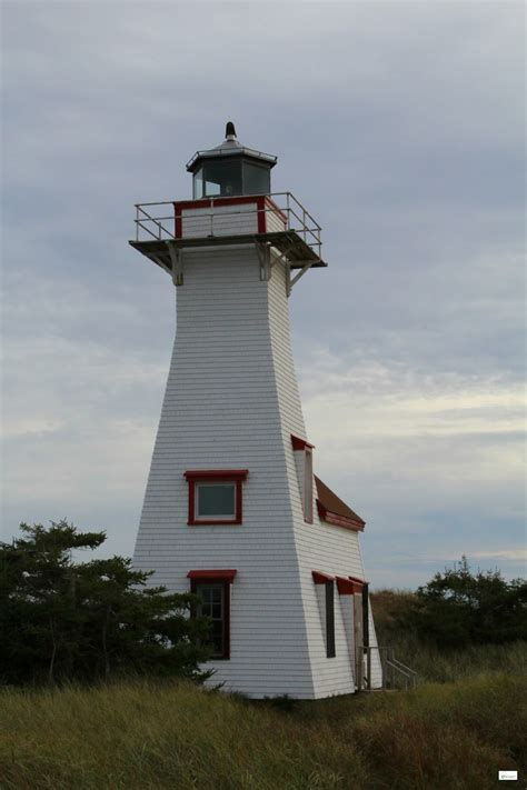 A Lighthouse Adventure on Prince Edward Island // Canada | Caravan Sonnet