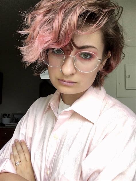 Androgynous, monochromatic experimentation! : r/genderqueer