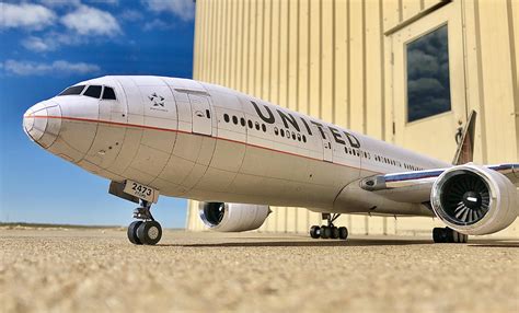 Recently finished this 36 inch long Boeing 777-200ER by Skyline Models. One of my favorite ...