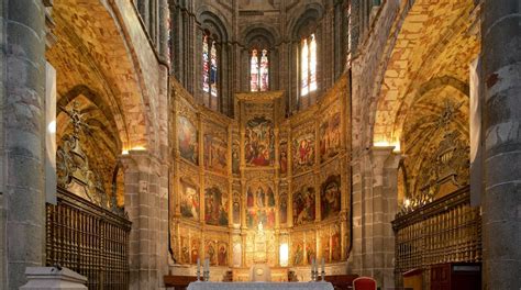 Ávila Cathedral in Old Town of Ávila | Expedia.co.uk