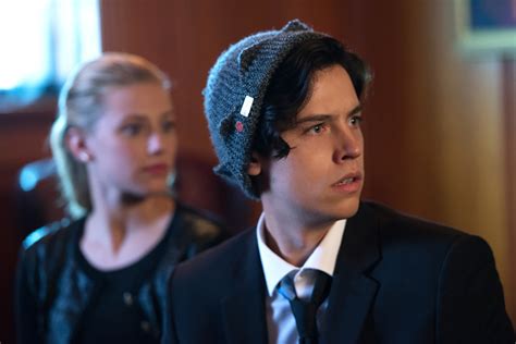 Fans Want Dylan Sprouse to Play Jughead's Evil Twin on 'Riverdale ...